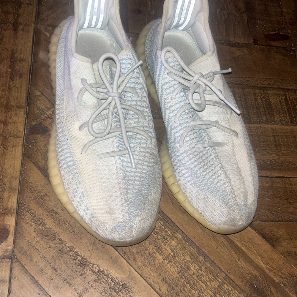 Yeezy 350 v2